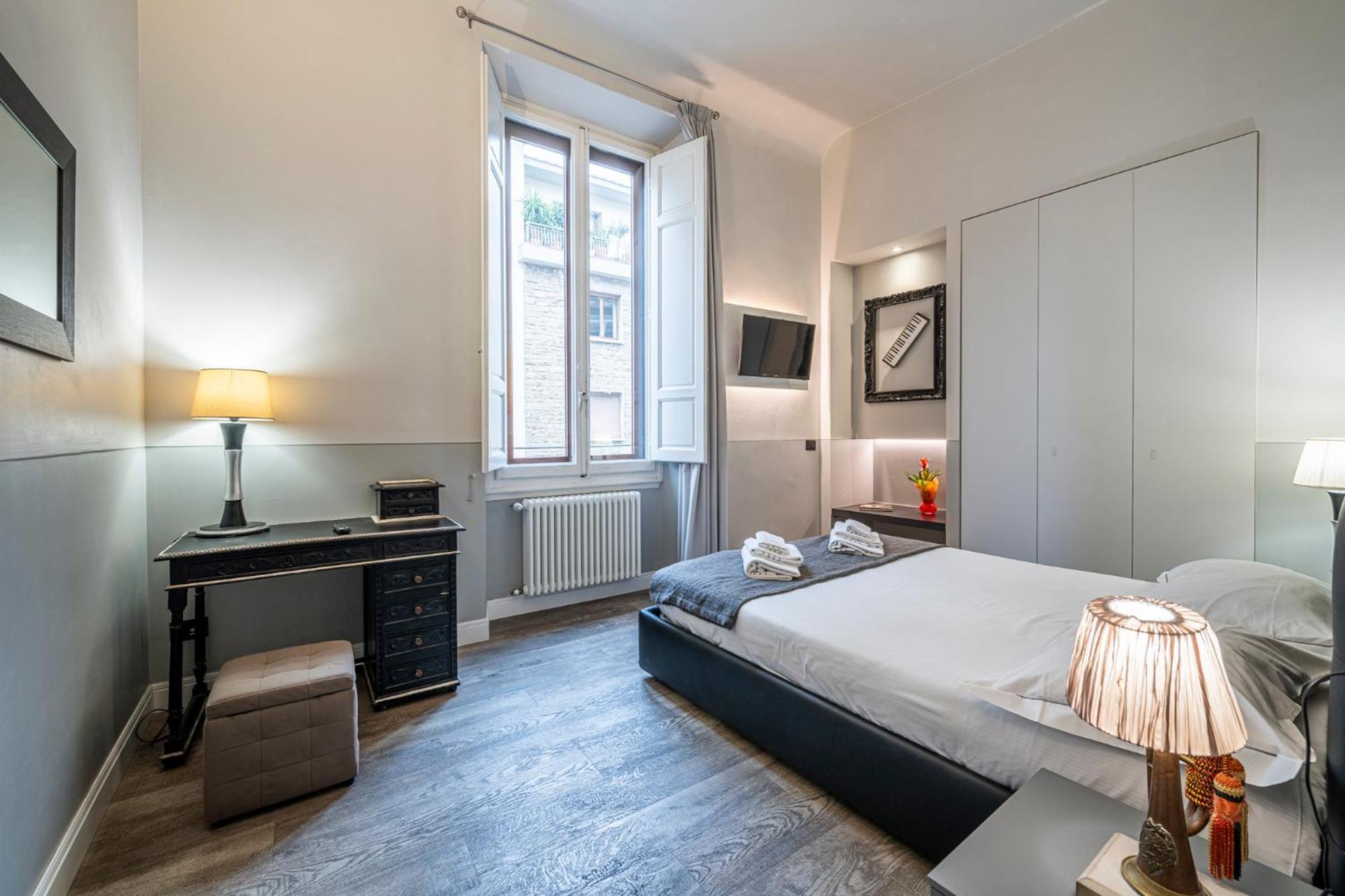 Cherubini Palace Thematic Apartment Firenze Bagian luar foto