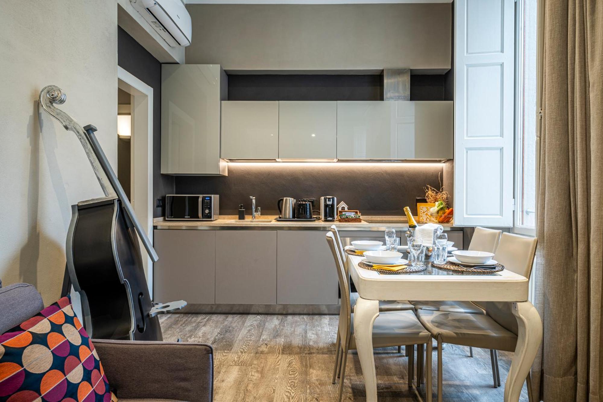Cherubini Palace Thematic Apartment Firenze Bagian luar foto