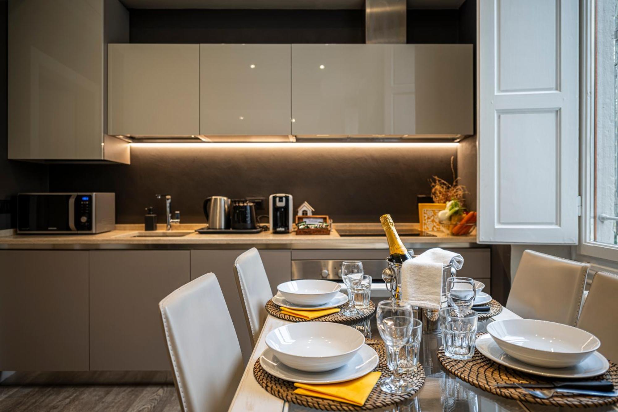 Cherubini Palace Thematic Apartment Firenze Bagian luar foto