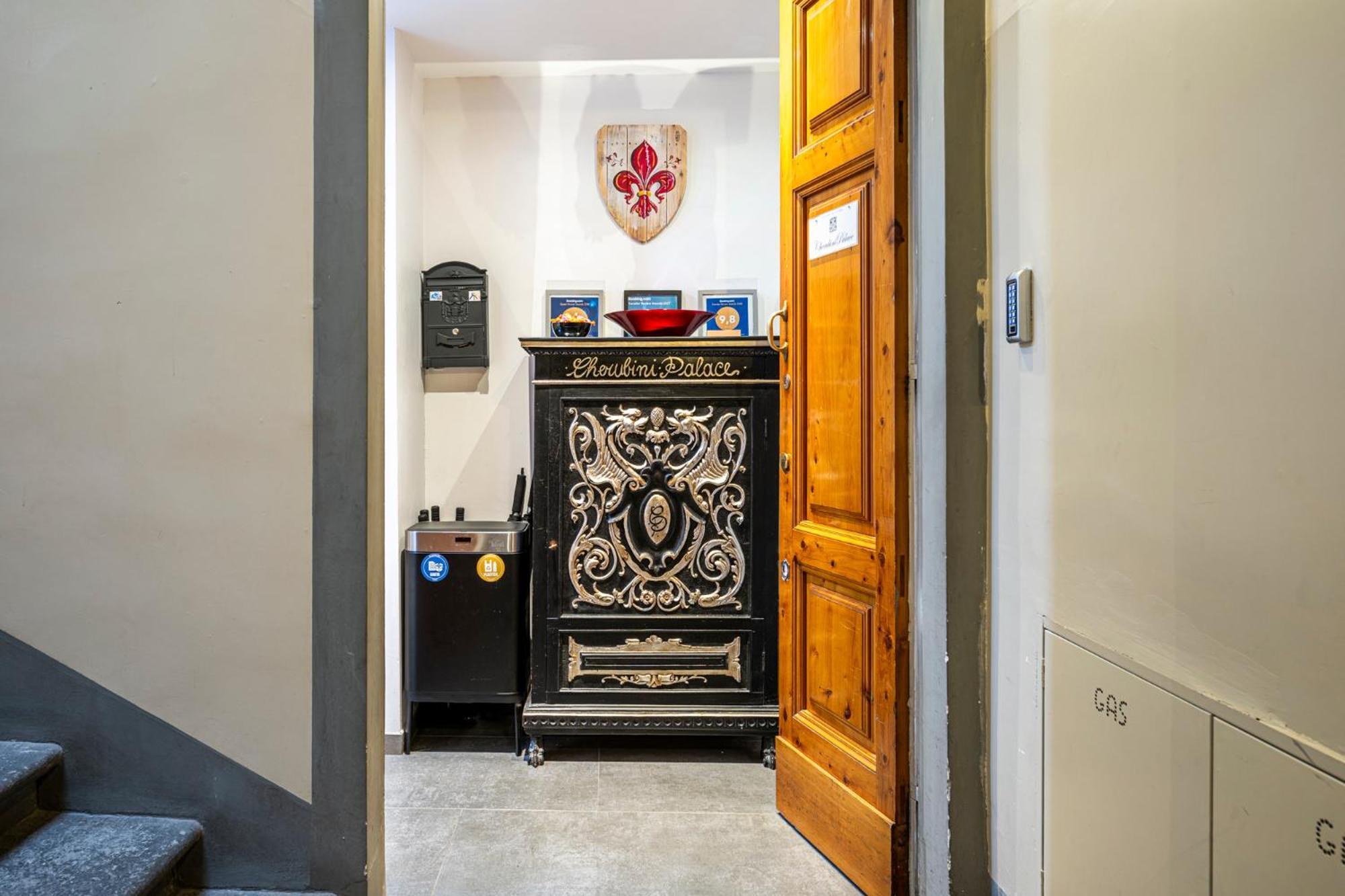 Cherubini Palace Thematic Apartment Firenze Bagian luar foto
