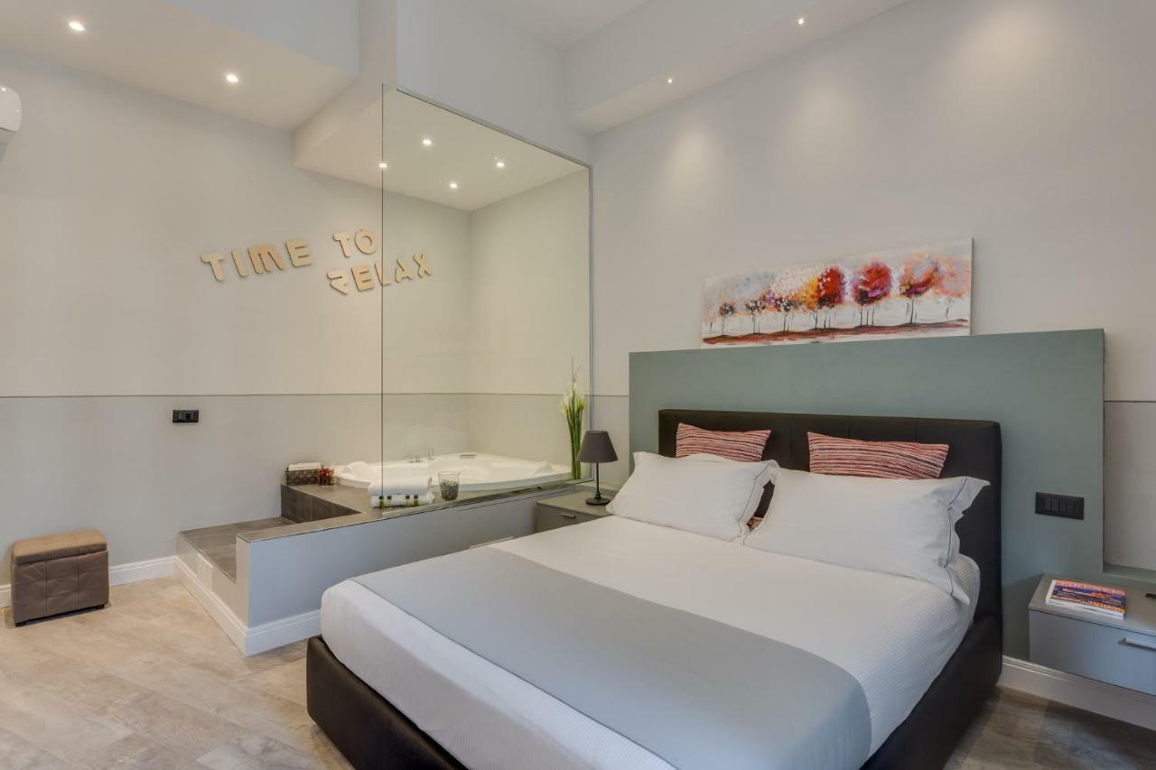 Cherubini Palace Thematic Apartment Firenze Bagian luar foto