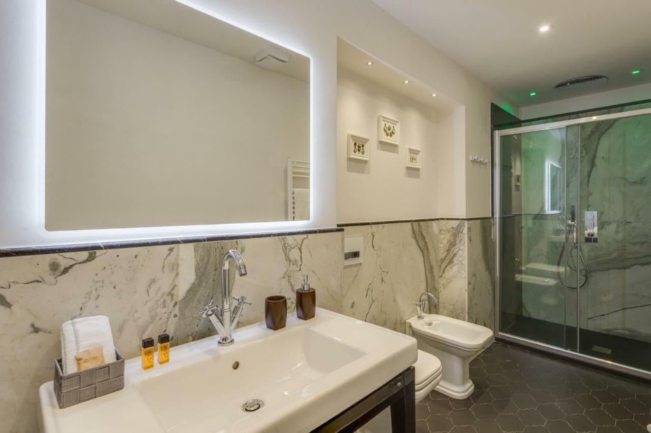 Cherubini Palace Thematic Apartment Firenze Bagian luar foto