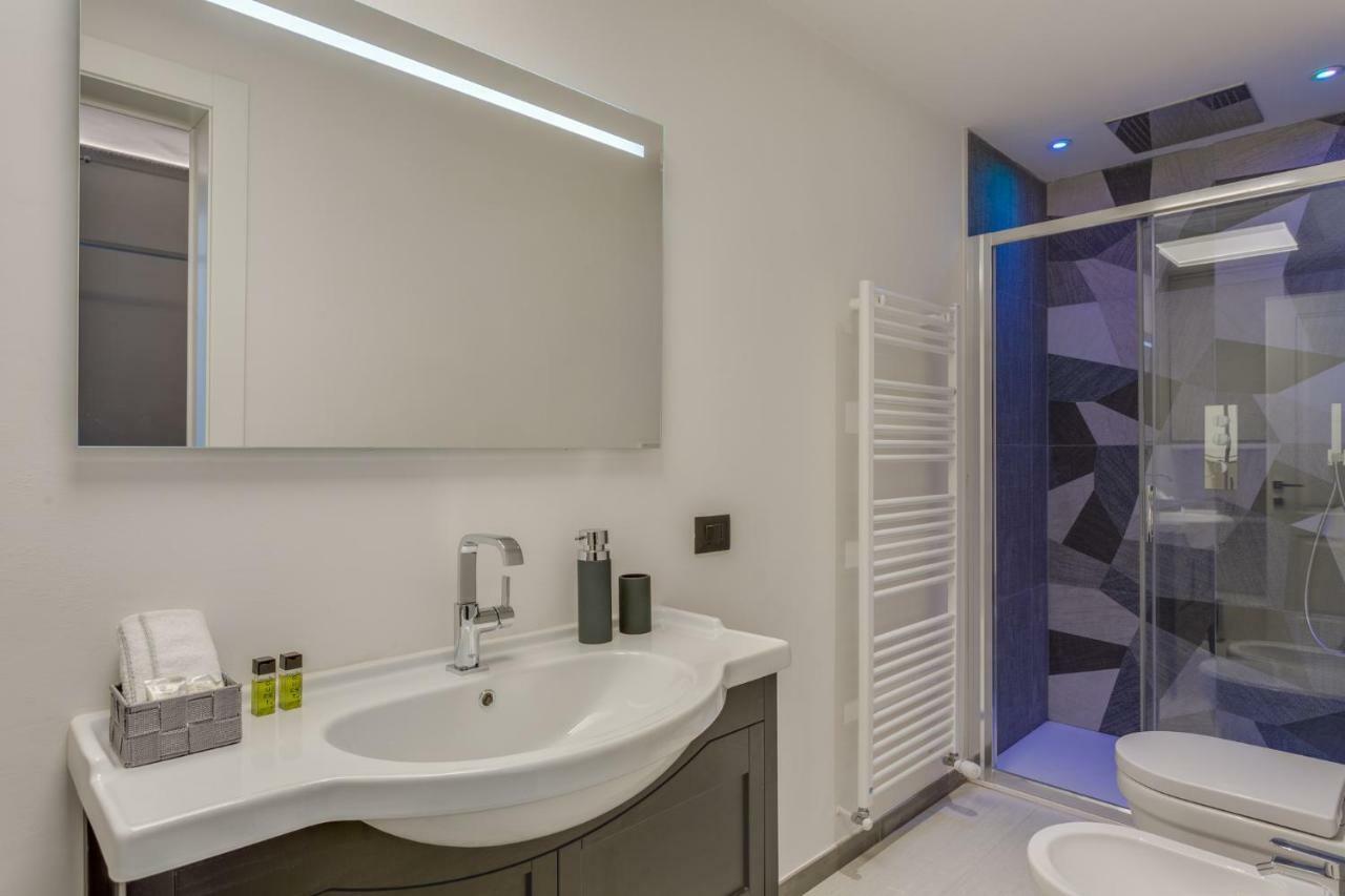 Cherubini Palace Thematic Apartment Firenze Bagian luar foto