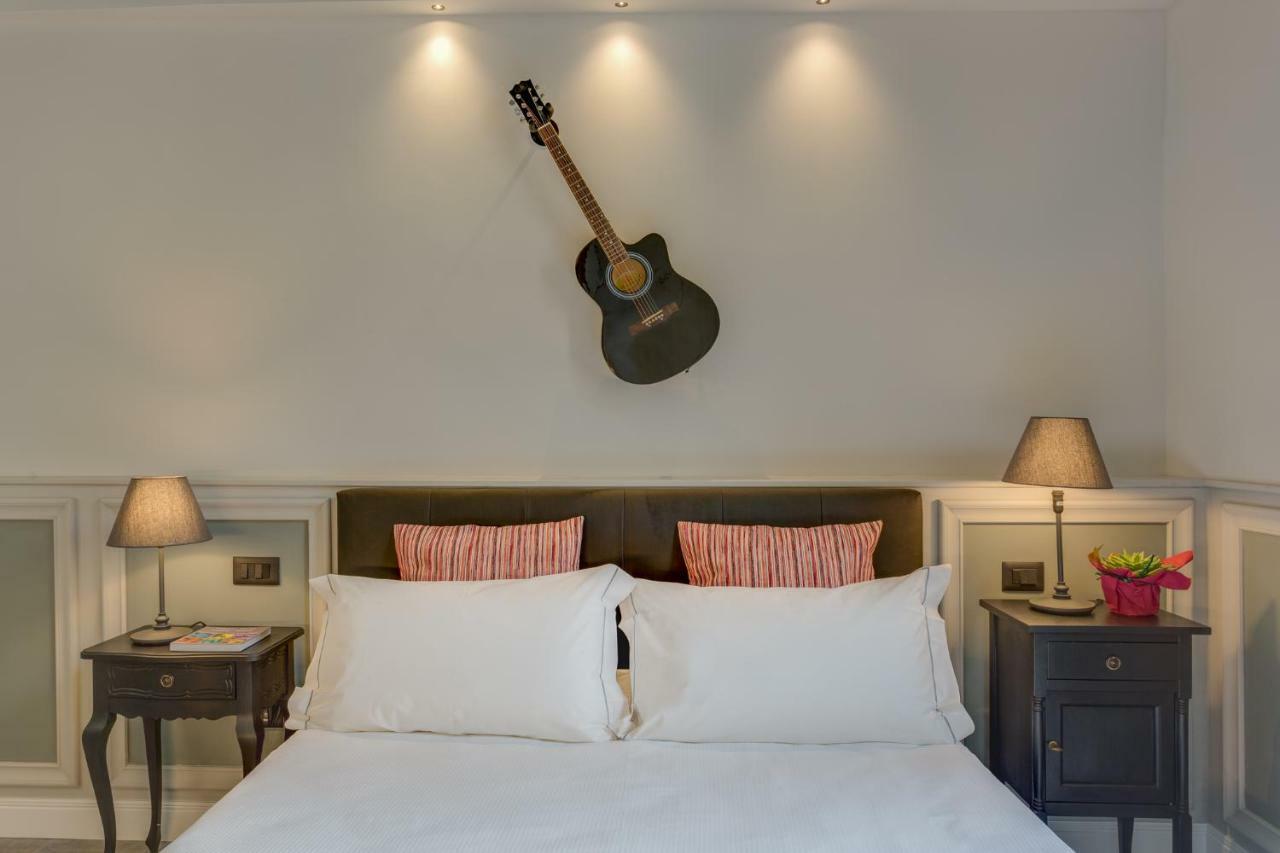 Cherubini Palace Thematic Apartment Firenze Bagian luar foto